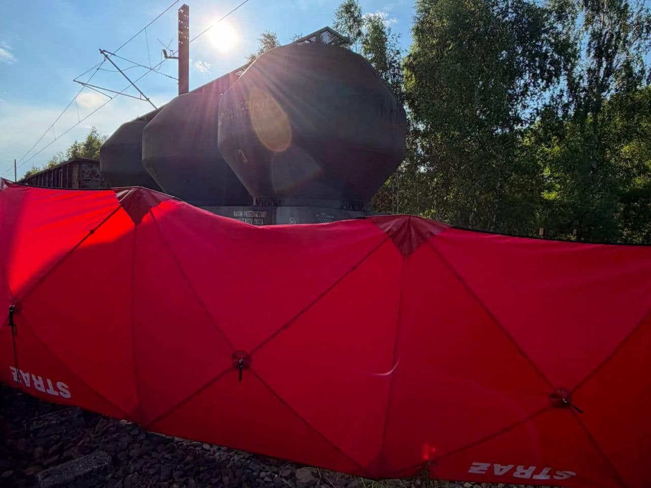 Dramat na torach. 17-latek wspiął się na wagon. Chwilę później nie żył