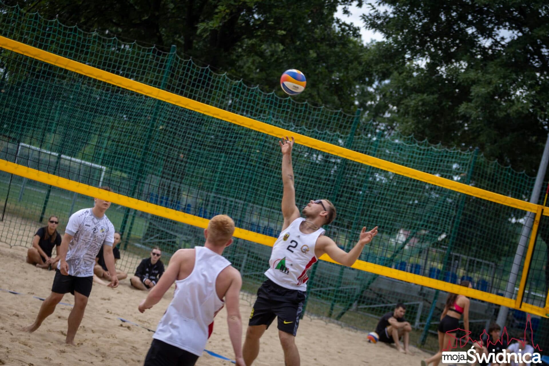 Drugi turniej Plażówki. Miksty opanują boiska ŚOSiR!