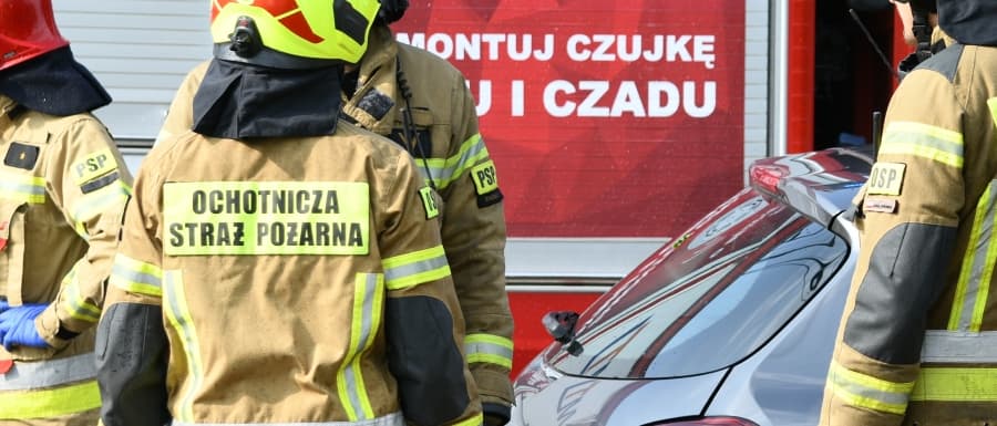 Duże zadymienie w bloku. Interweniowali strażacy