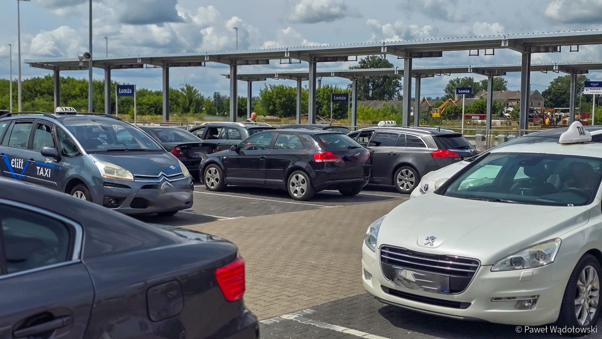 Duży kłopot i kłótnie o parking. Taksówkarze piszą do Urzędu Miasta Łomży