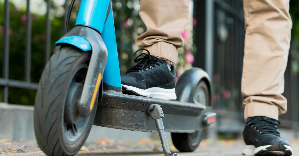 Dwaj 12-letni chłopcy poważnie ranni po wypadkach na hulajnogach elektrycznych