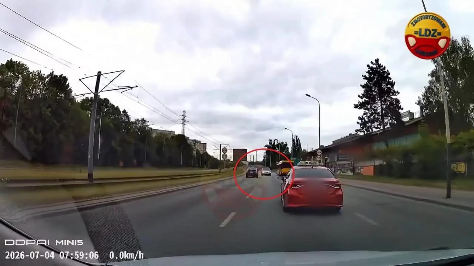Dwie główne ulice i dwóch jadących pod prąd. Nagrania