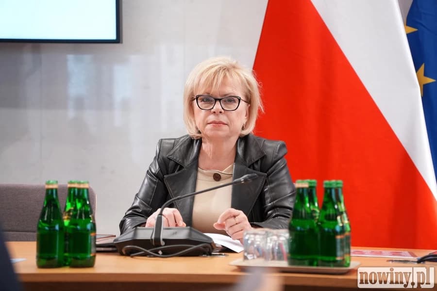 Dwujęzyczne tablice w gminie Rudnik. Wniosek do MSWiA w 2017, ponaglenie w 2021, a odpowiedź dopiero w 2024 i tablic wciąż nie ma. Lenartowicz pyta o przyczyny