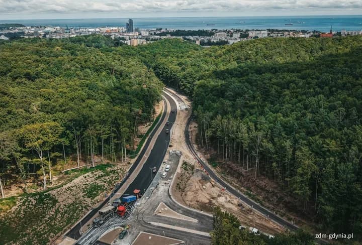 Dwukierunkowy ruch wraca na Kielecką i Witomińską. Budowa jeszcze trwa