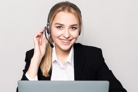 Dyżur telefoniczny oraz bezpłatne webinaria. Skorzystaj z porad ZUS