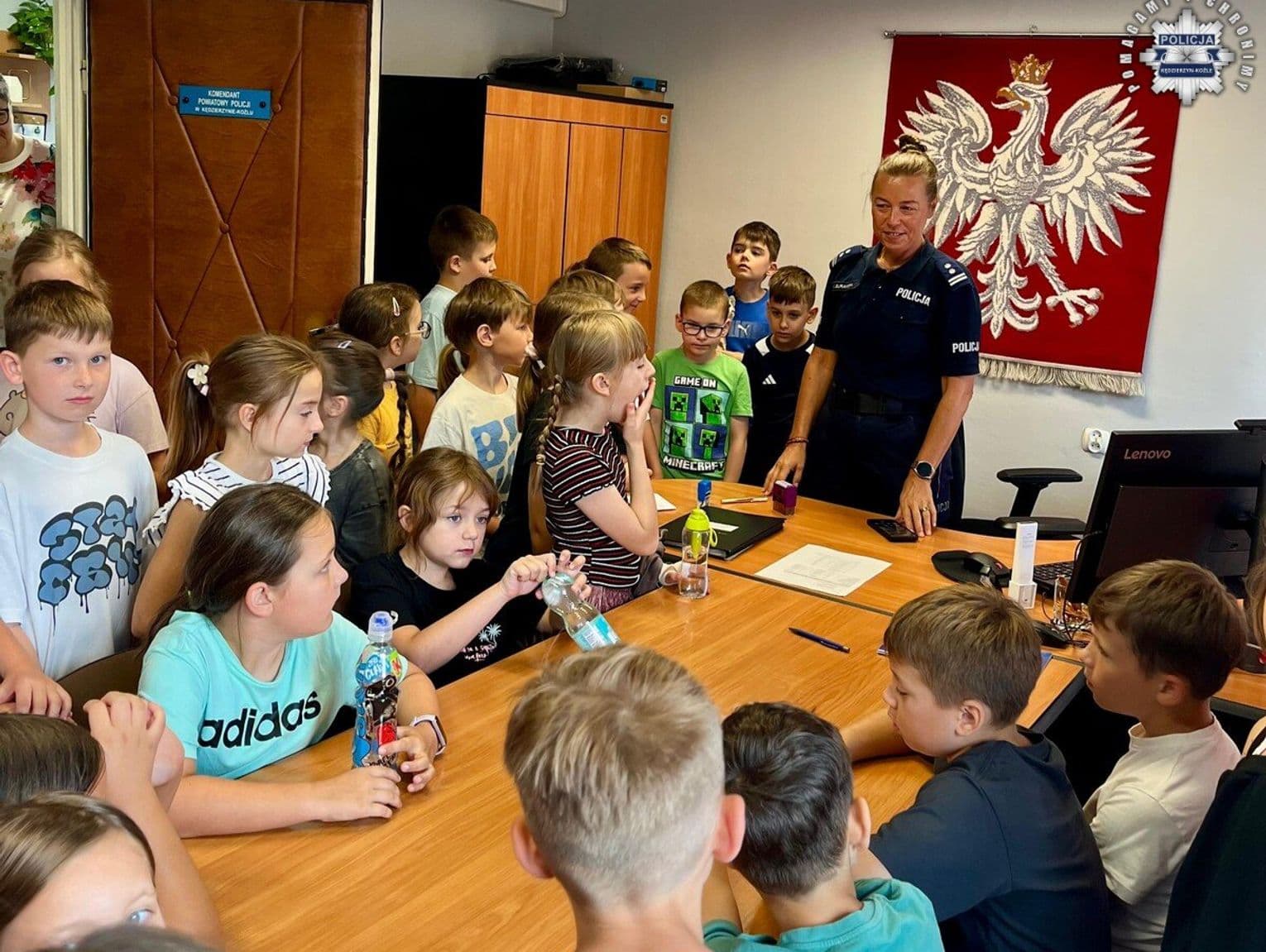 Dzieci z półkolonii odwiedziły kędzierzyńsko-kozielską komendę. Mogły zobaczyć, jak pracują policjanci Data dodania artykułu: