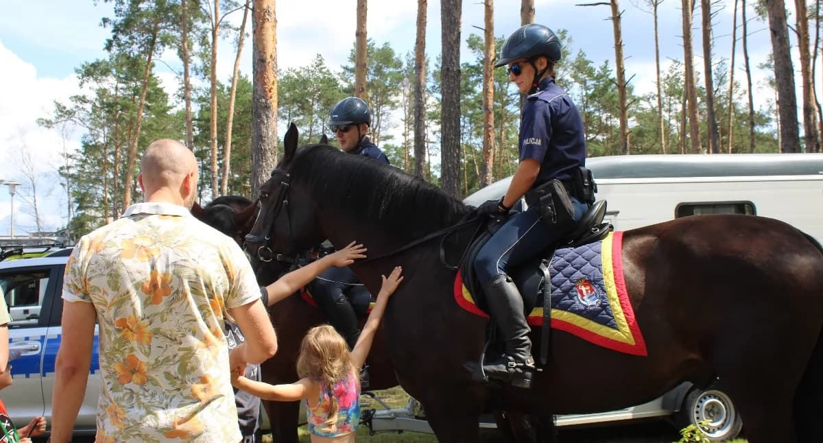 Dzisiaj Piknik służb mundurowych w Otwocku. Czołg …