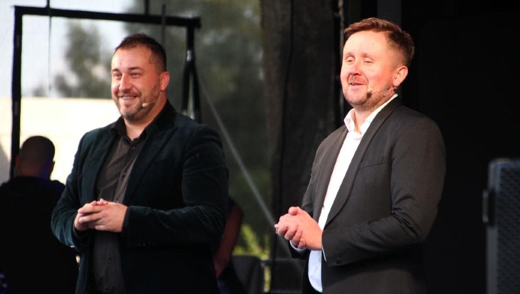 DZISIEJSZY Podlasie24 Topolina znów tętniła śmiechem. Jubileuszowa Nadbużańska Noc Kabaretowa okazała się wielkim sukcesem