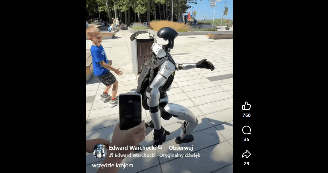Edek odwiedził Kołobrzeg. Humanoidalny robot zebrał tłum przy molo