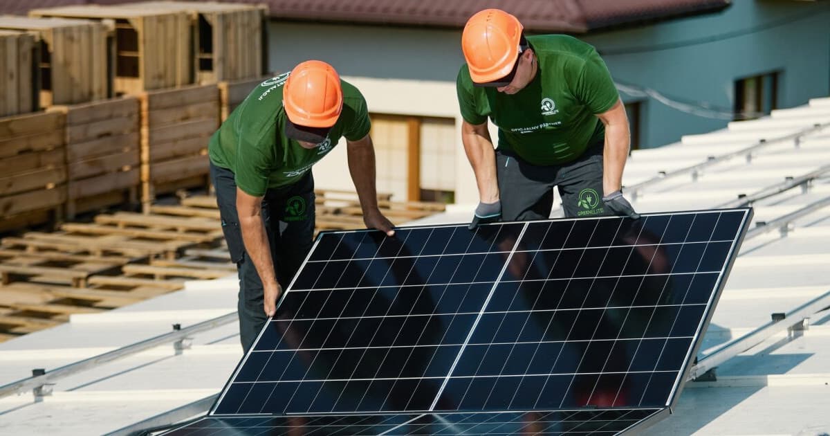 Falownik Deye – dlaczego instalatorzy OZE wybierają tę