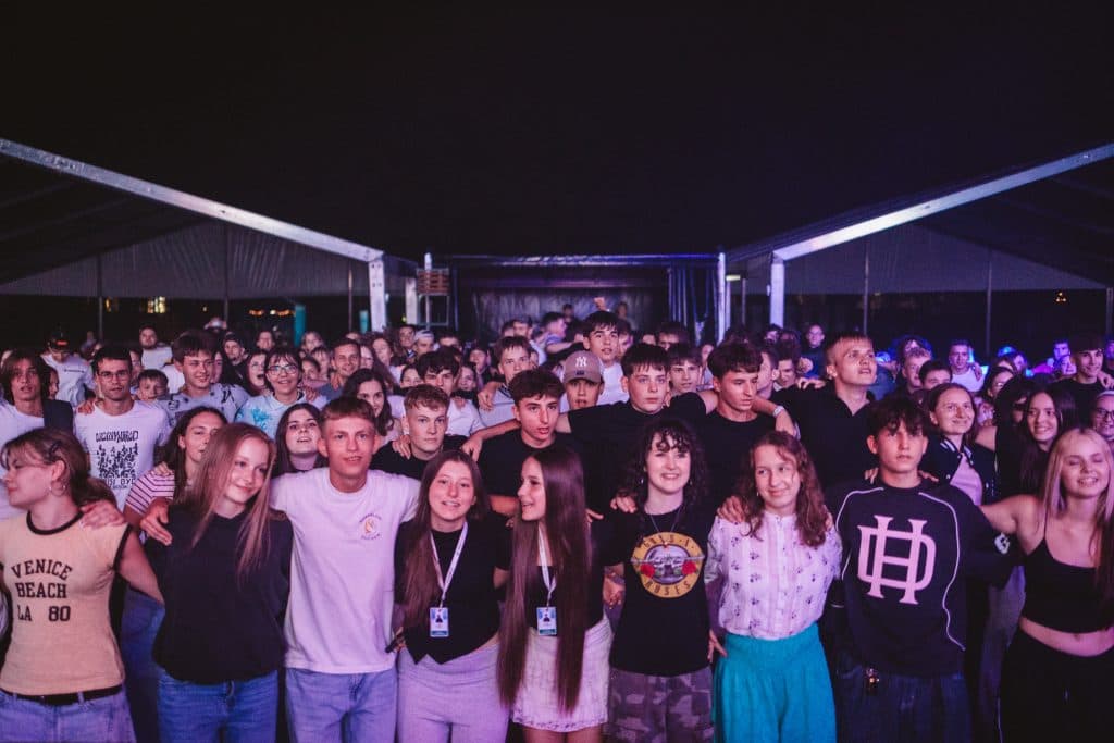 „Festiwal Życia łamie wszelkie schematy katolickich wydarzeń dla młodzieży”. Rozpoczął się Festiwal Życia w Kokotku