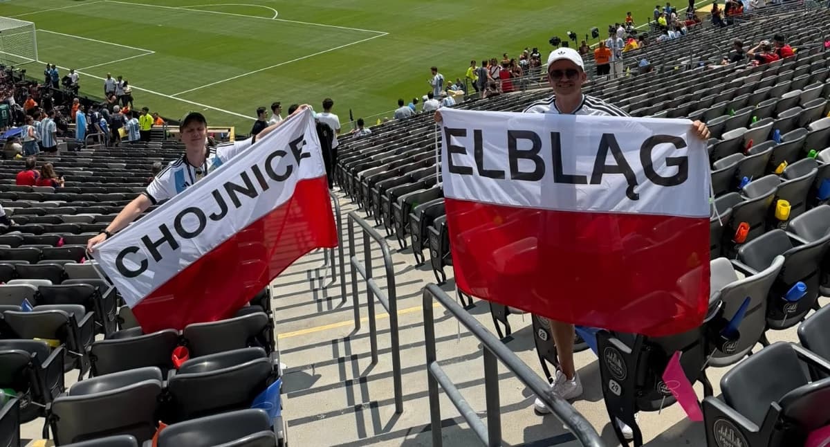 Flaga Polski z napisem Chojnice pojawiła się na finale mistrzostw świata w USA w