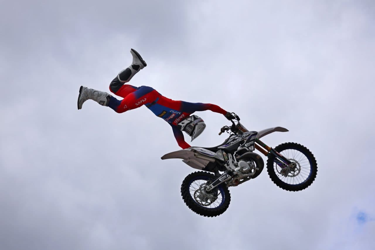 FMX Show trwa na Placu Litewskim. Przed publicznością kolejne widowiskowe pokazy