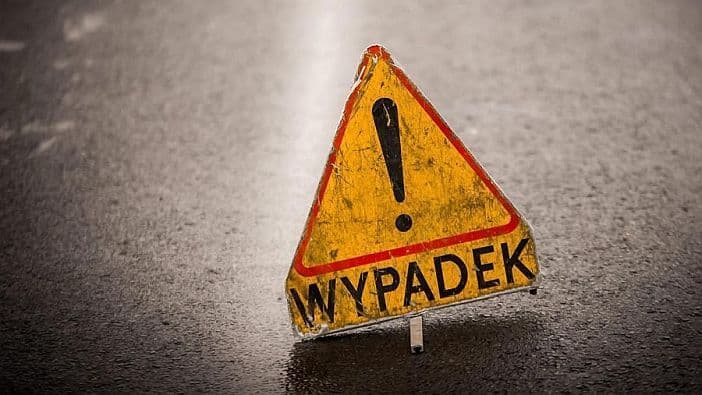 Gmina Kazanów: 71-latek stracił panowanie nad autem. Uderzył w bariery ochronne!