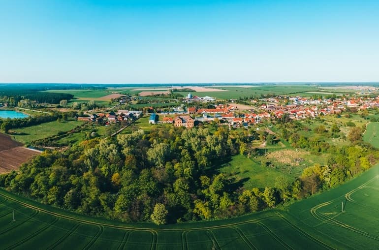 Gmina Kotla sprzedaje działkę i mieszkanie. Ogłoszono przetargi