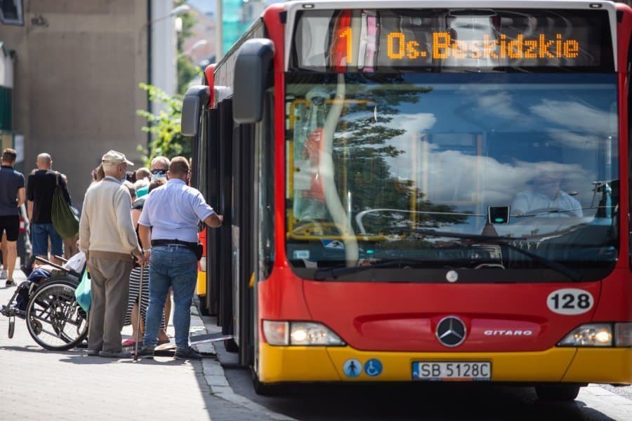 GORĄCY TEMAT Rażąca niewspółmierność agresji. MZK publikuje ustalenia zarejestrowane na kamerach w autobusie 4 11332