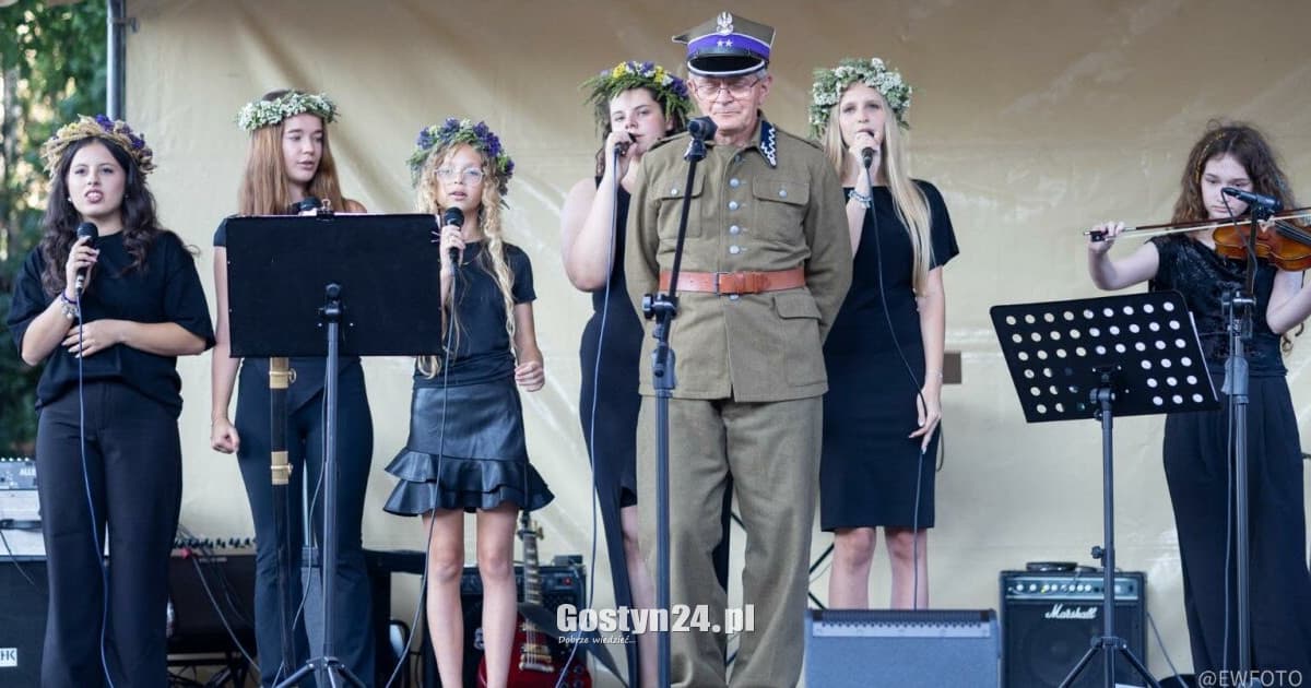 Gostyńska fara pokazała inne oblicze. A proboszcz zamienił sutannę na mundur