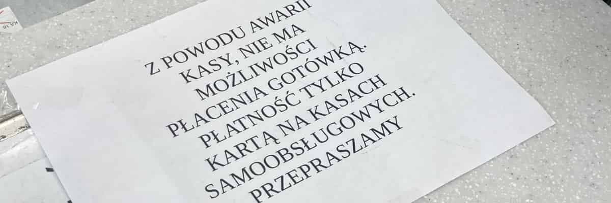 Gotówka coraz mniej mile widziana? Coraz częściej słyszymy: „Proszę zapłacić kartą”