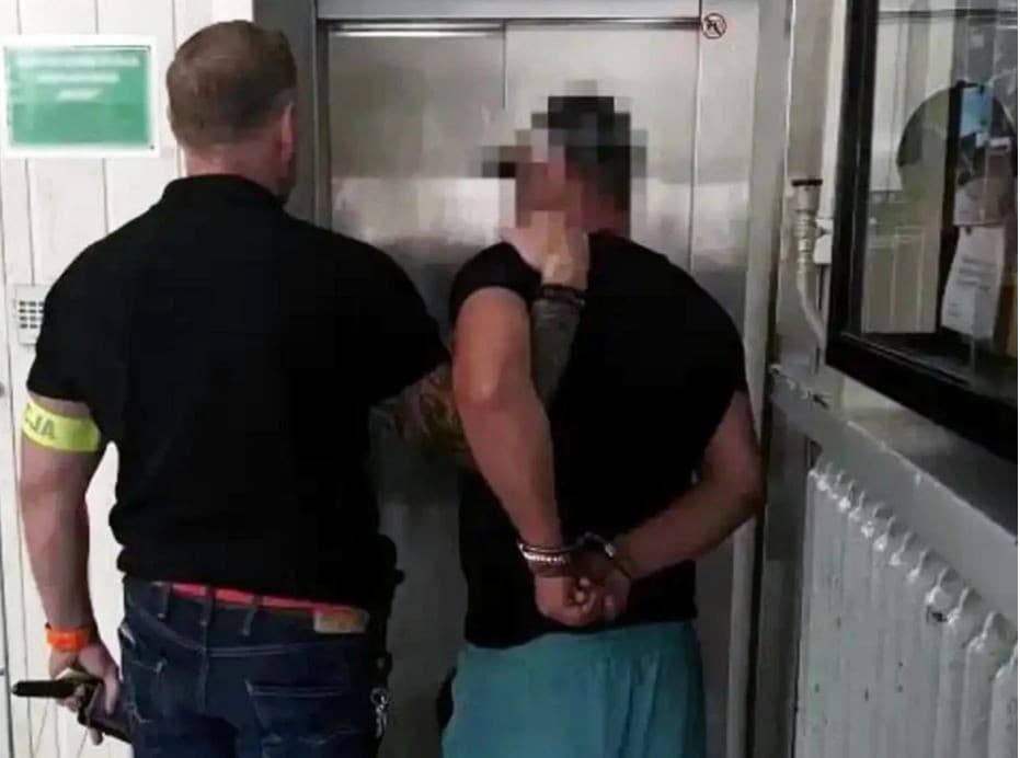 Groźby, nawoływanie do nienawiści i zniszczenie flagi. Patostreamer z Trójmiasta staje przed sądem