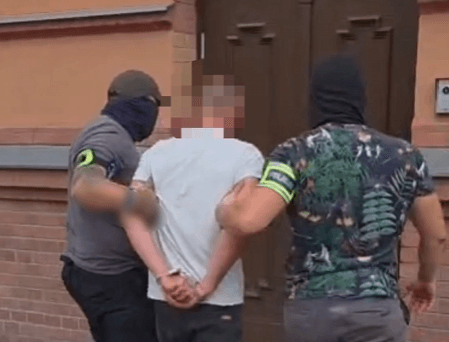 Groził nożem, skrępował i okradł. Policja zatrzymała podejrzanego