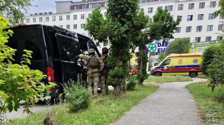 Groził odkręceniem gazu, potem z siekierą ruszył na policjantów w Lublinie
