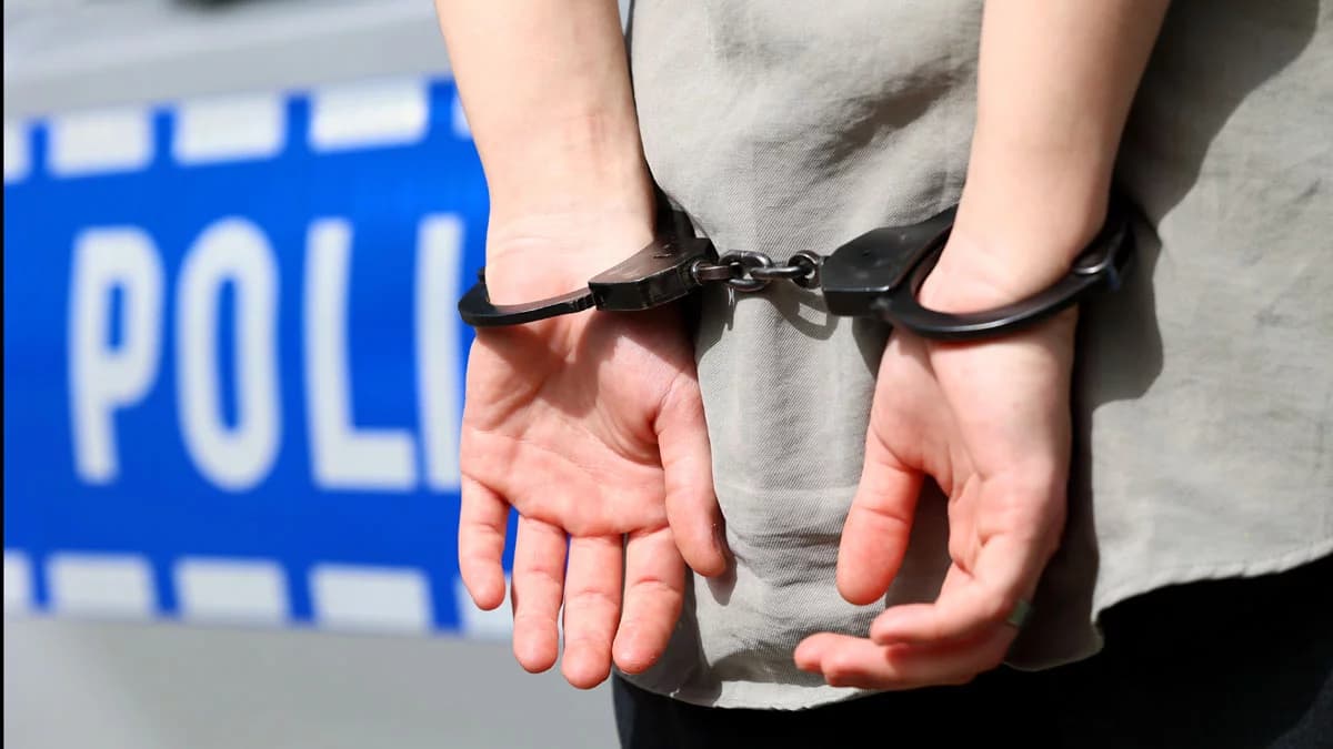 Groził, że zabije trzymając w ręku nóż. Policyjna interwencja na jednej z ulic w mieście. Mężczyzna w areszcie