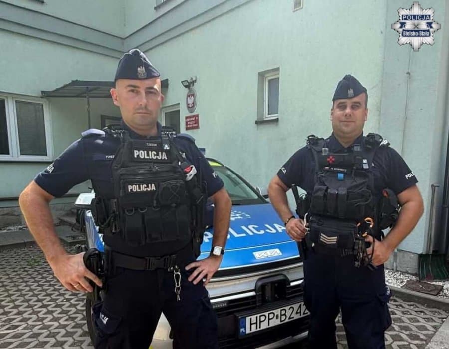 Groziła, że odebrała sobie życie. Dramatyczna akcja bielskich policjantów w lesie - foto