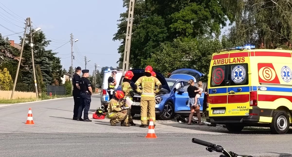 Groźnie na DW584 w MAłszycach. Ambulans przewożący pacjenta uczestniczył w kolizji (foto)