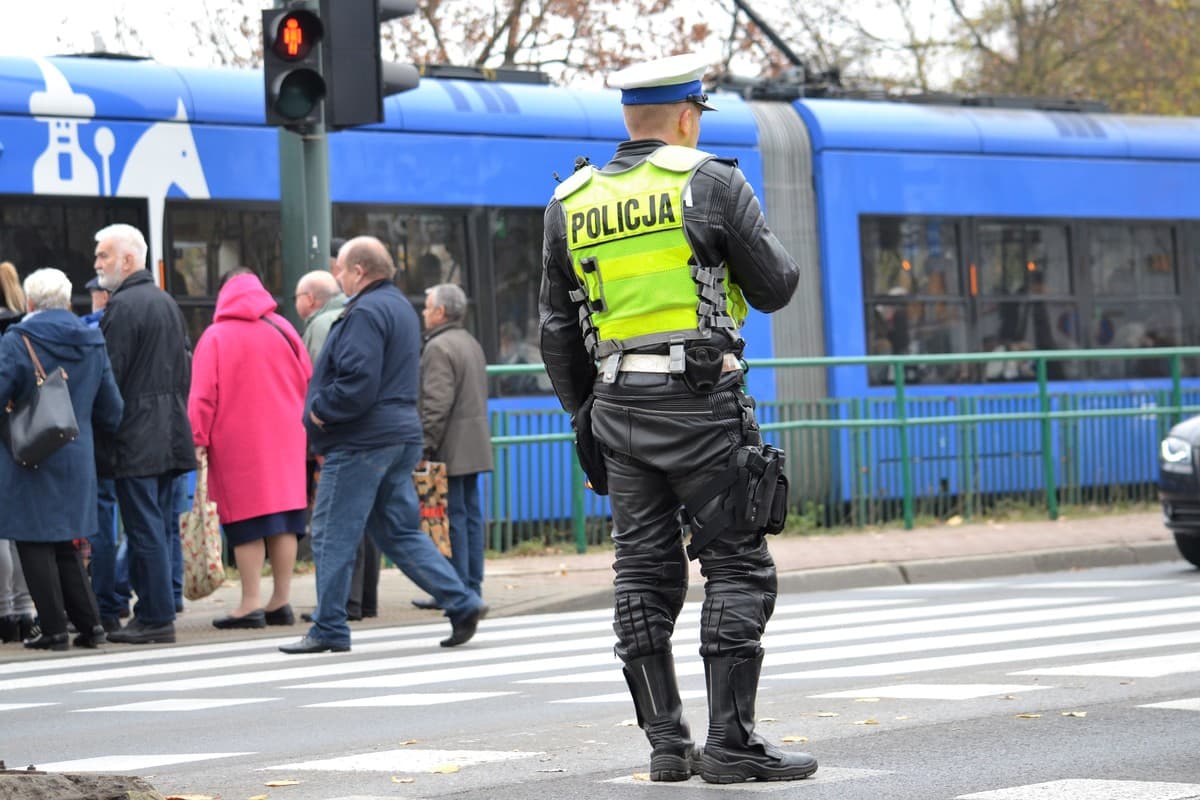 Groźny wypadek na Ruczaju. Tramwaj zderzył się z samochodem