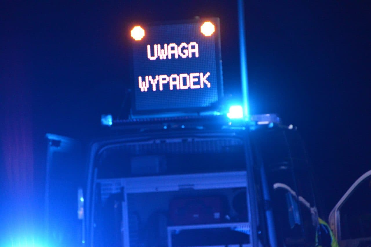 Groźny wypadek w Łukowej. Trzy osoby trafiły do szpitala