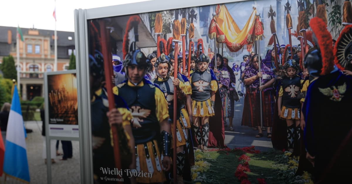 Gwatemala w sercu Kobierzyc. Wyjątkowa wystawa przed urzędem