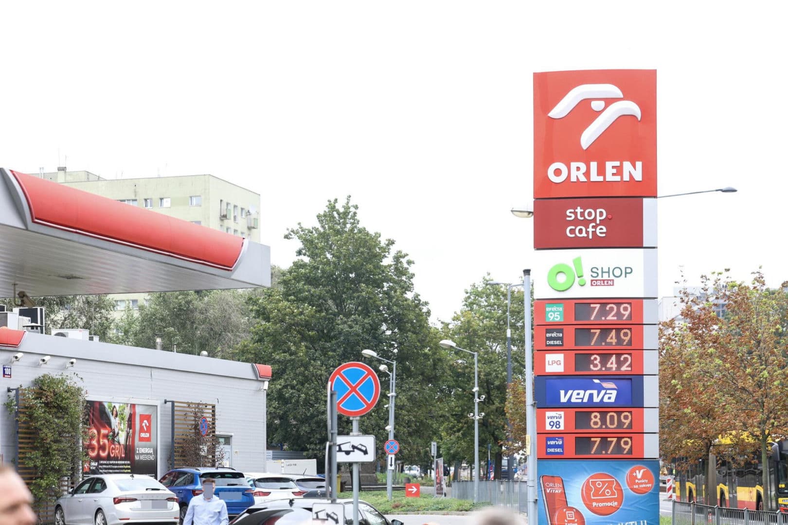 Gwiazdor disco polo sprzedaje paliwo taniej niż Orlen. Jest reakcja Szłapki