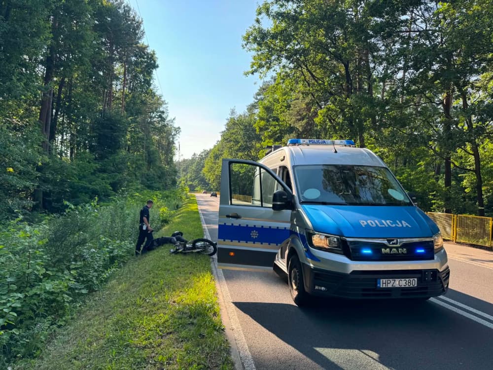 Ignorował sygnały, omijał blokady – finał pościgu za motocyklistą bez uprawnień