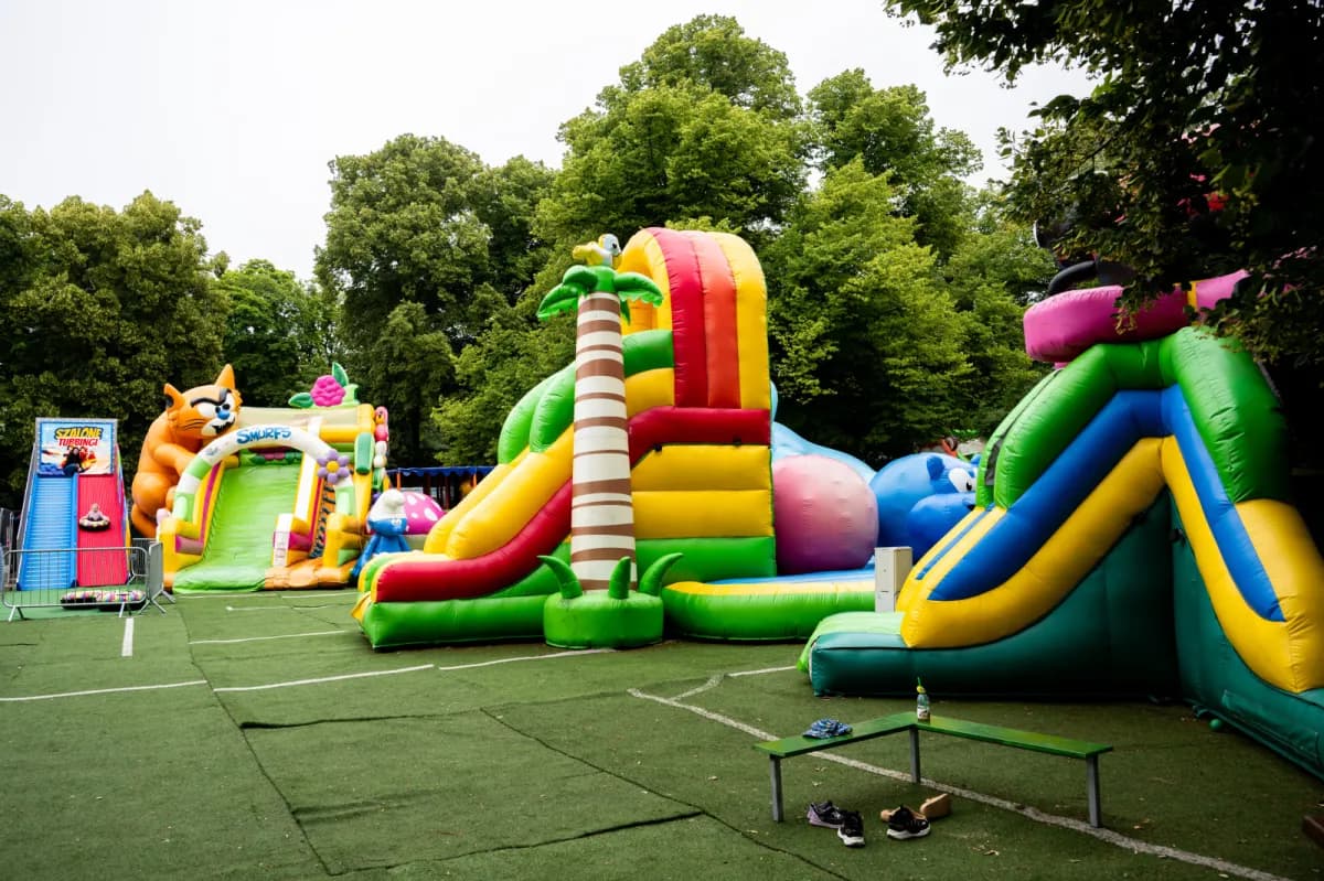 Ile kosztują gokarty, dmuchańce i inne plażowe rozrywki?