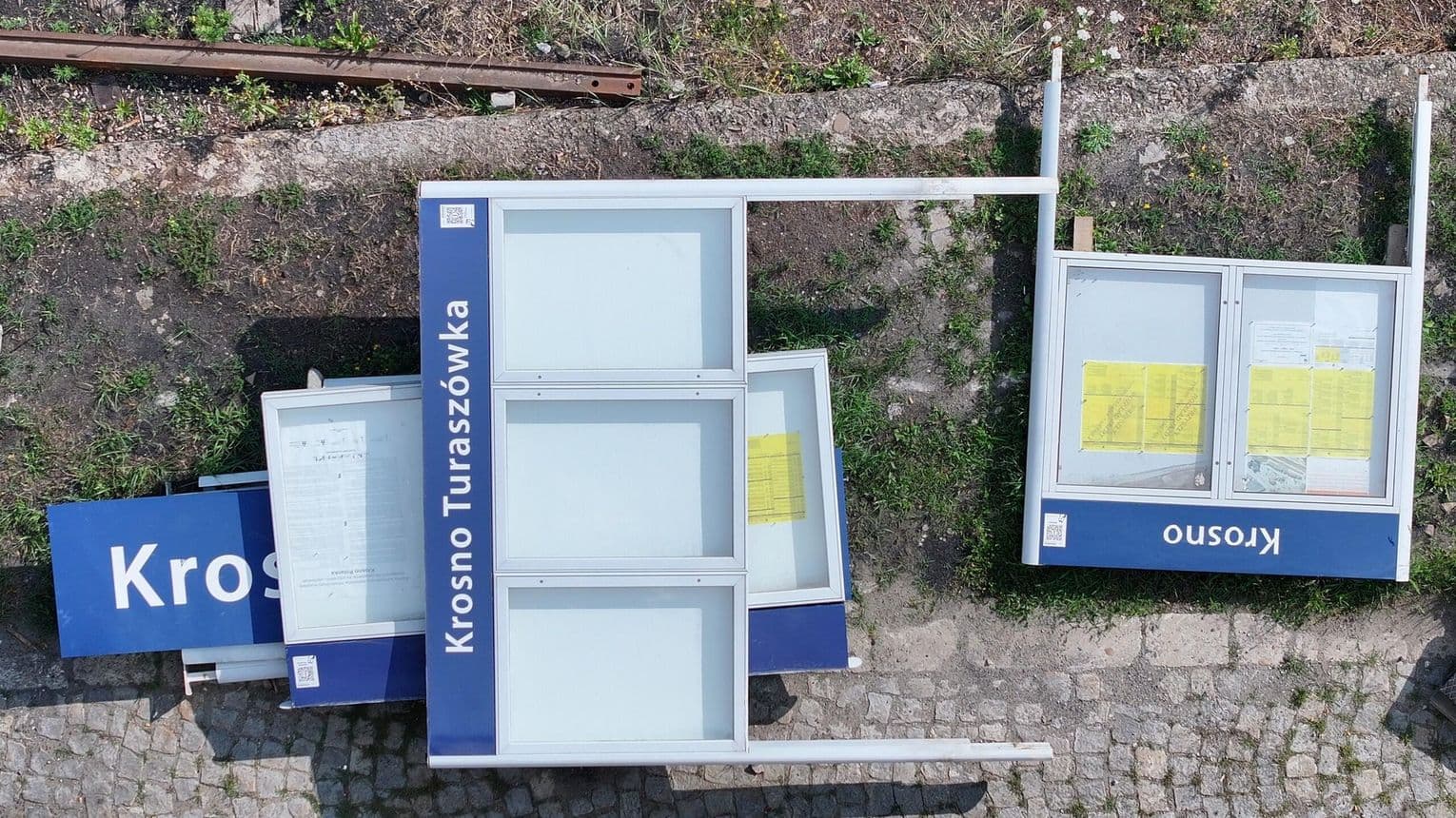 Intensywne prace na linii kolejowej w Krośnie. Postępy na kluczowych odcinkach