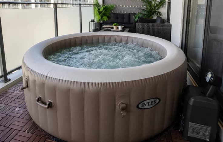 Jacuzzi nad głowami sąsiadów. Nietypowa sytuacja w Rzeszowie