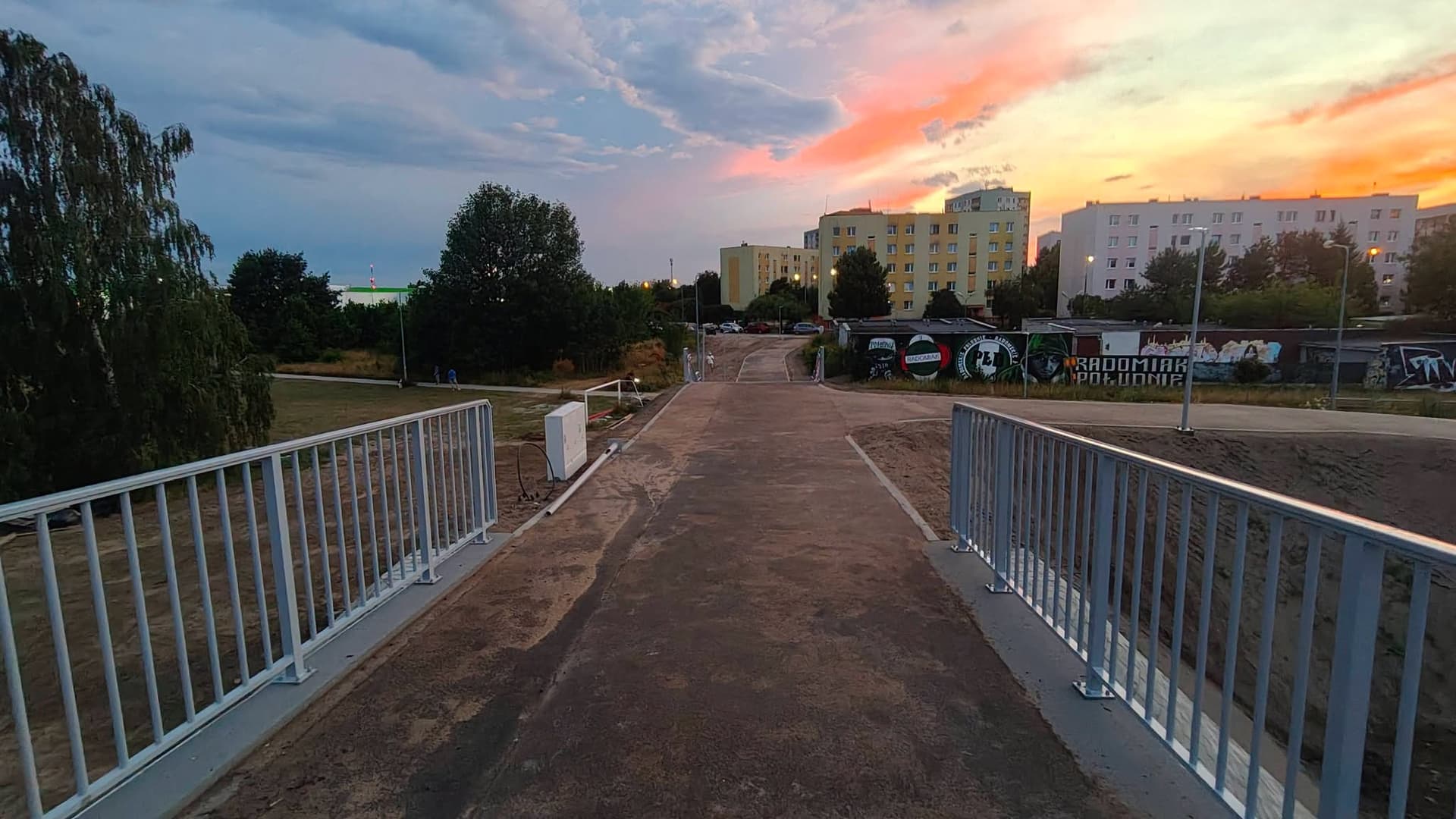 Jak przebiega budowa kładki nad obwodnicą? Bractwo Rowerowe pokazało najnowsze postępy