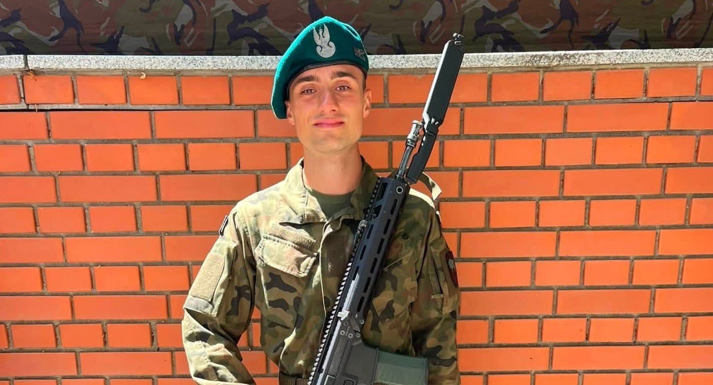 Jakub Lofek, łyżwiarz Unii Oświęcim, ma za sobą podstawowe szkolenie wojskowe