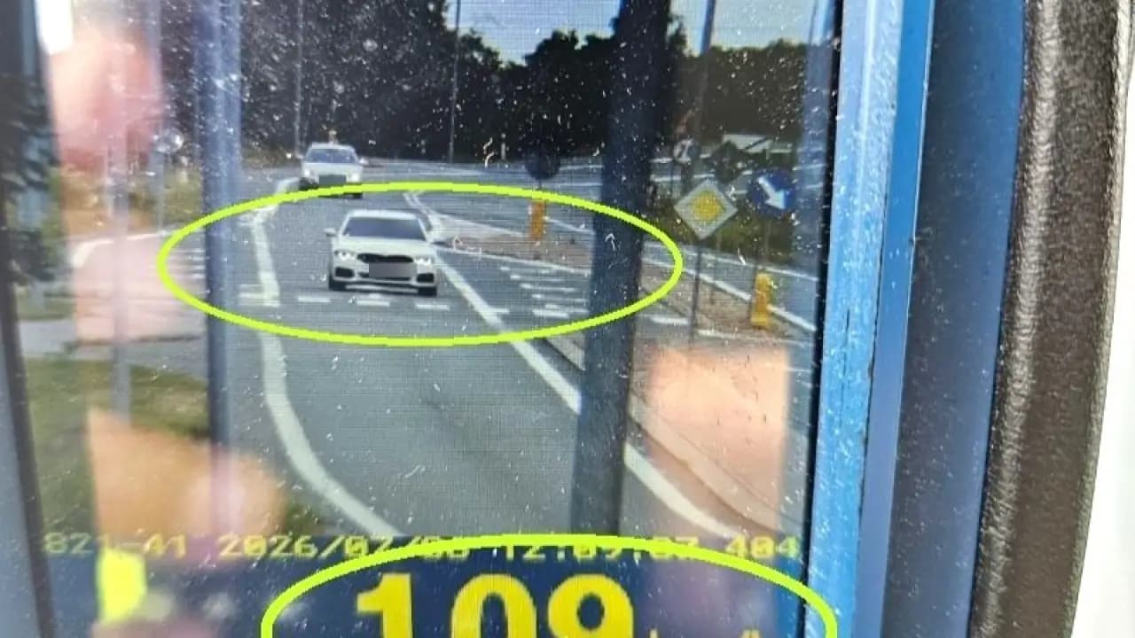 Jechał blisko 110 km/h w terenie zabudowanym. Policja natychmiast zatrzymała mu prawo jazdy