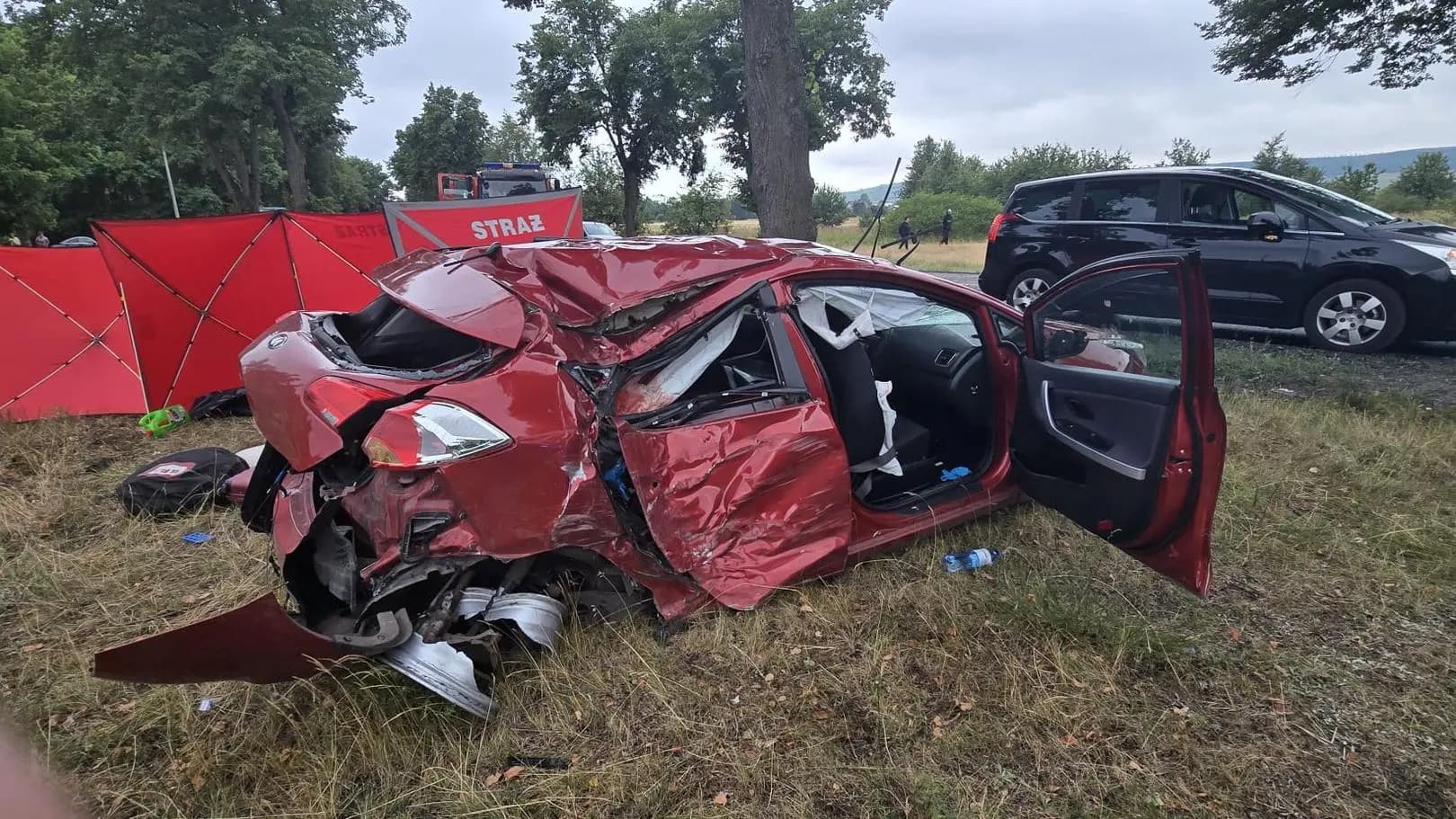 Jechał z rodzicami, auto dachowało. 13-letni chłopiec zginął w wypadku