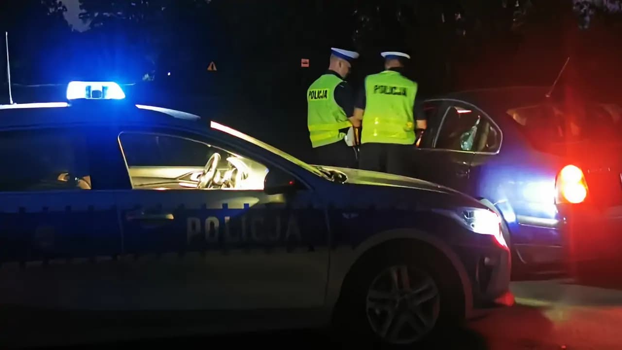 Jeden kierował hulajnogą, drugi rowerem, trzeci samochodem