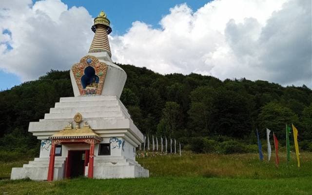 Jedyne takie miejsce w Polsce. Mały Tybet w Polsce. Gompa Drophan Ling