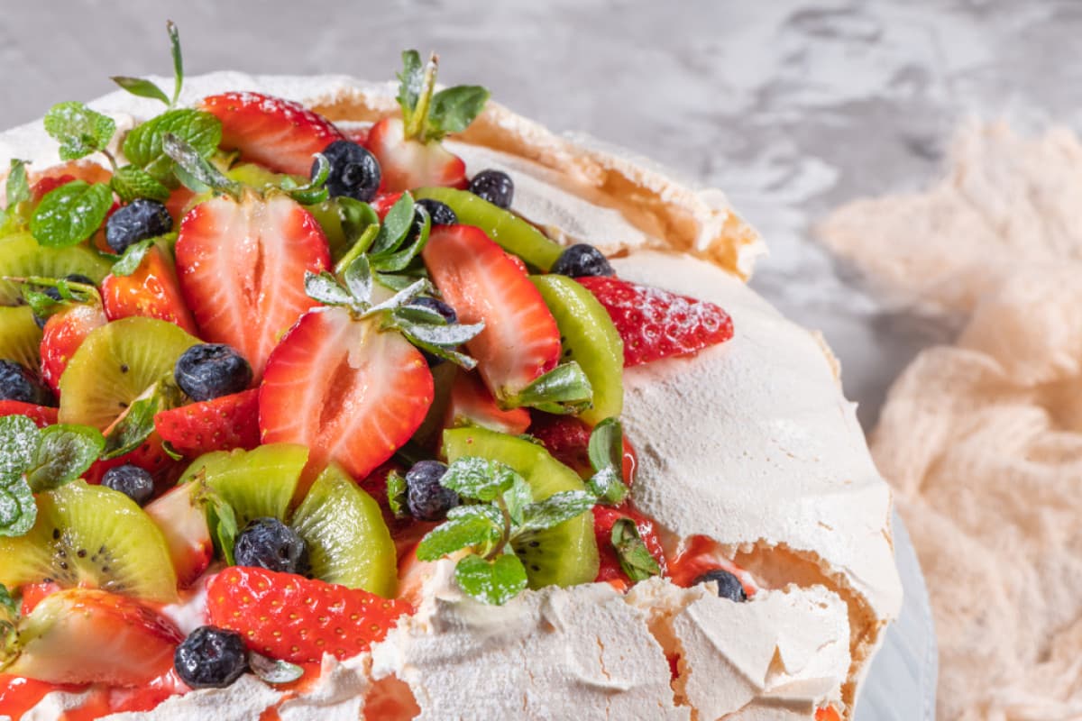 Jesteś na diecie? Tę bezę możesz zjeść. Jeden kawałek to tylko 39 kcal. Przepis
