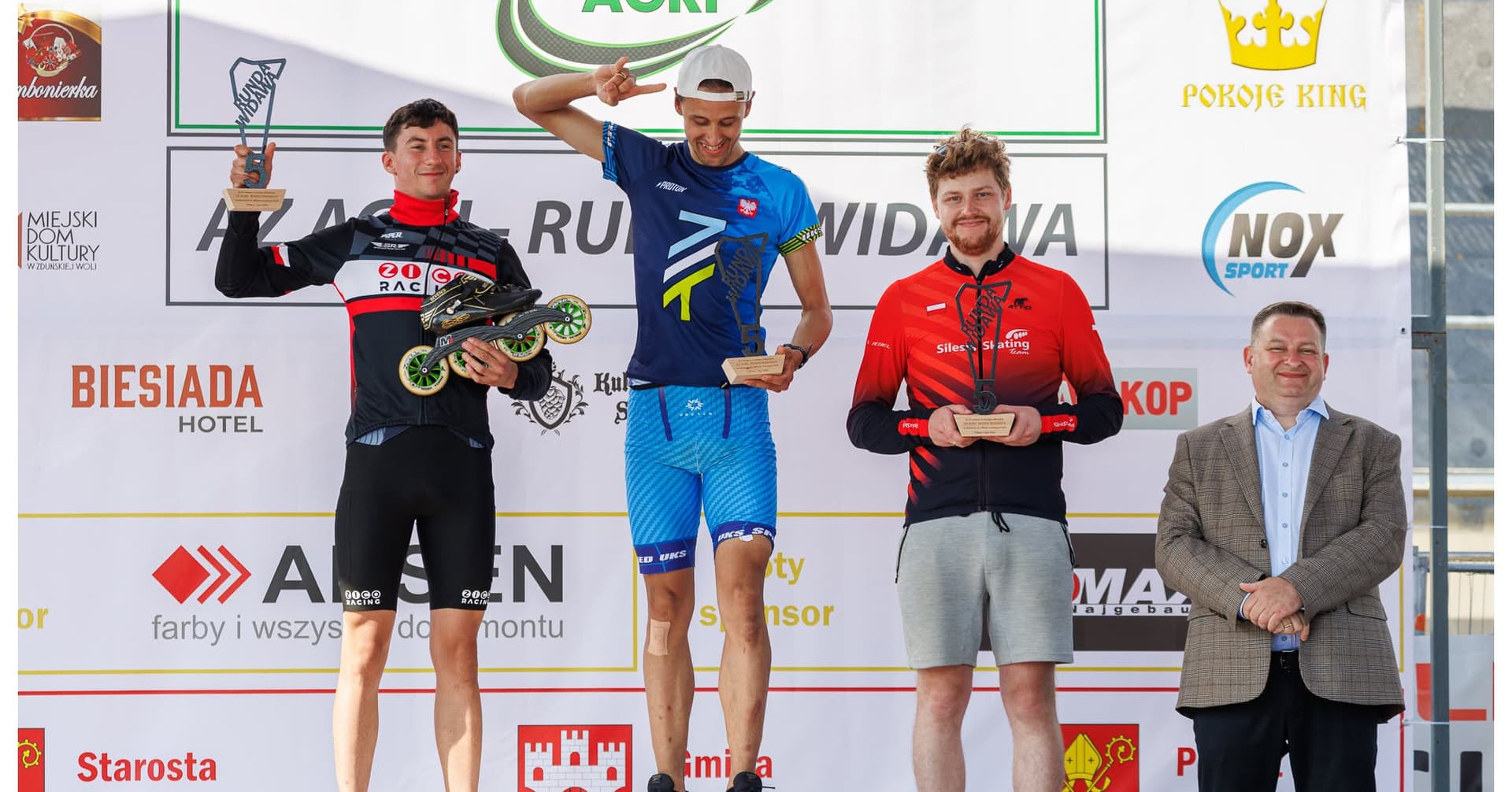 Kacper Niedźwiedzki i Łukasz Flejszer z UKS Zwoleń-Team w Widawie z 1 i 3 miejscem