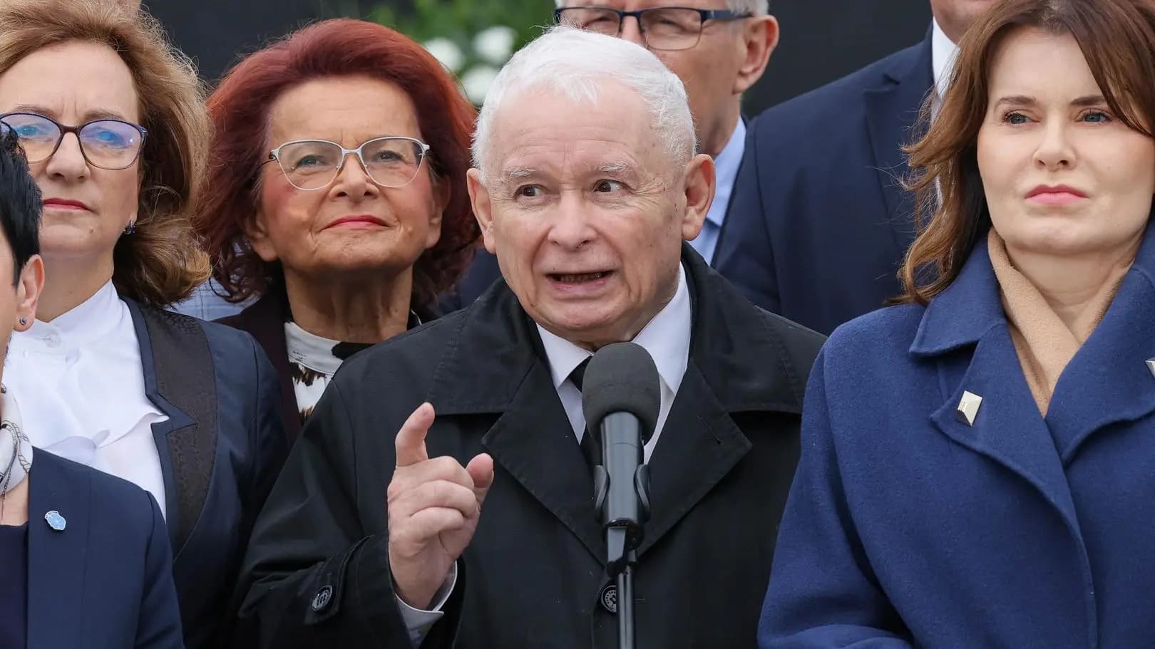 Kaczyński nazwał policjantów "bojówkarzami". Przepychanki na miesięcznicy