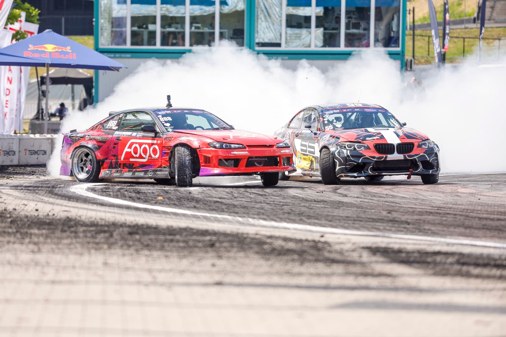 Kaliszewski i Gomoliszek triumfują podczas rundy Driftingowych Mistrzostw Polski w Katowicach