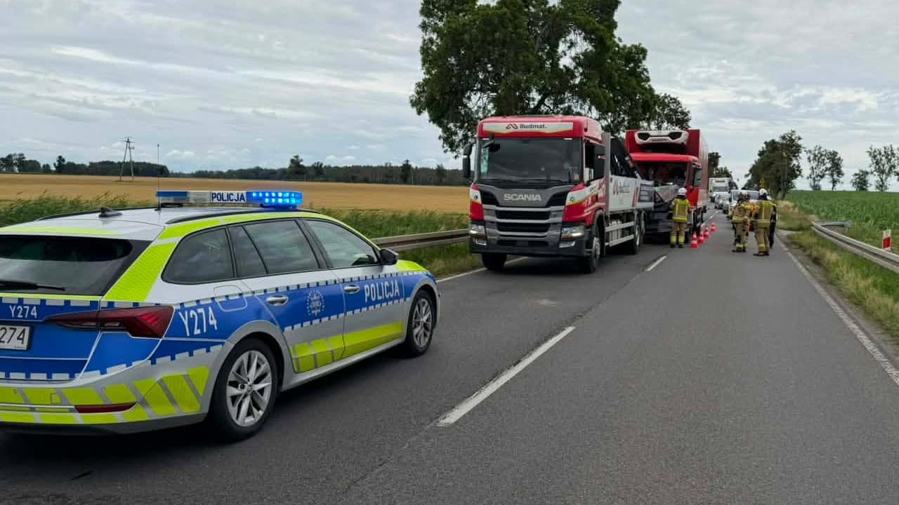 Karambol czterech pojazdów na DK60 w Psarach