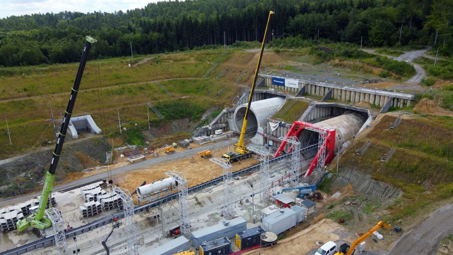 Karpatka drąży tunel S19 w kierunku Barwinka. Ułożonych jest już 68 pierścieni