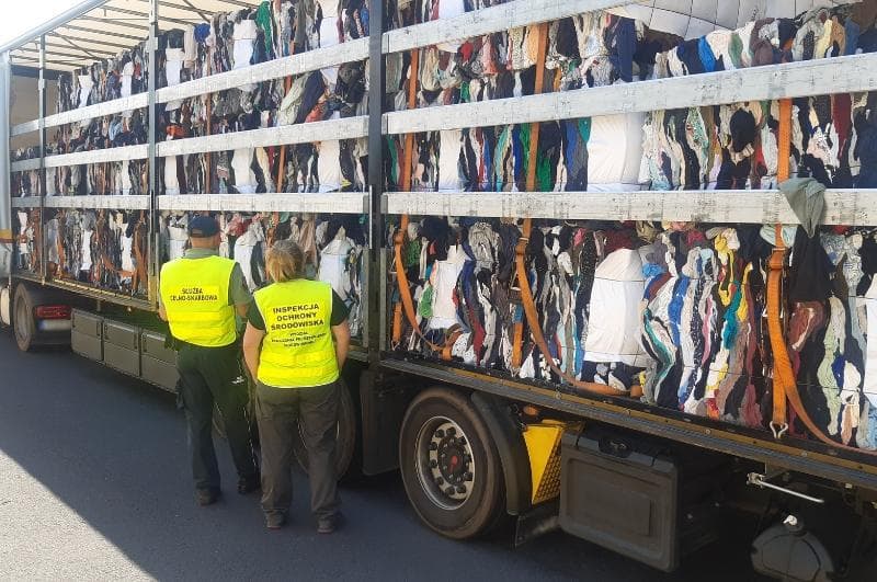 KAS zatrzymała nielegalny transport 25 ton odpadów