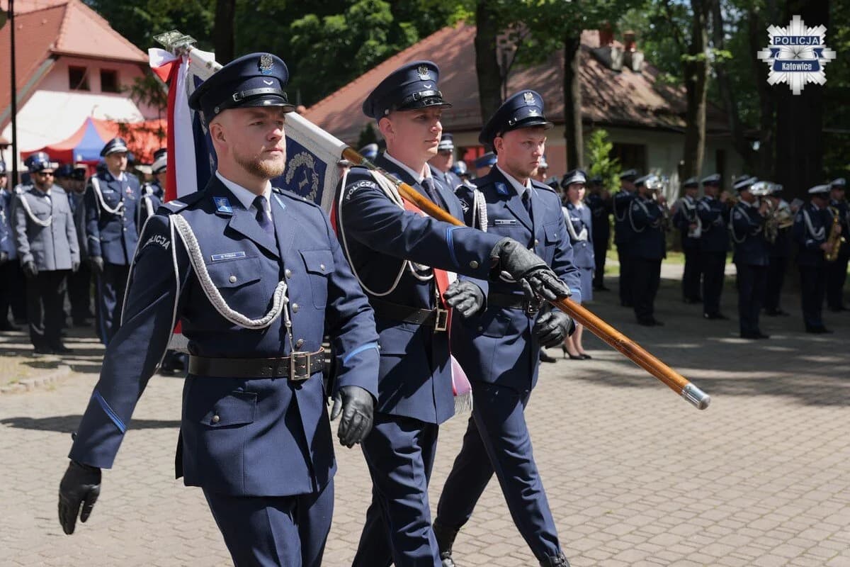 Katowice: Święto Policji w Parku Giszowieckim. Odznaczenia i awanse dla mundurowych